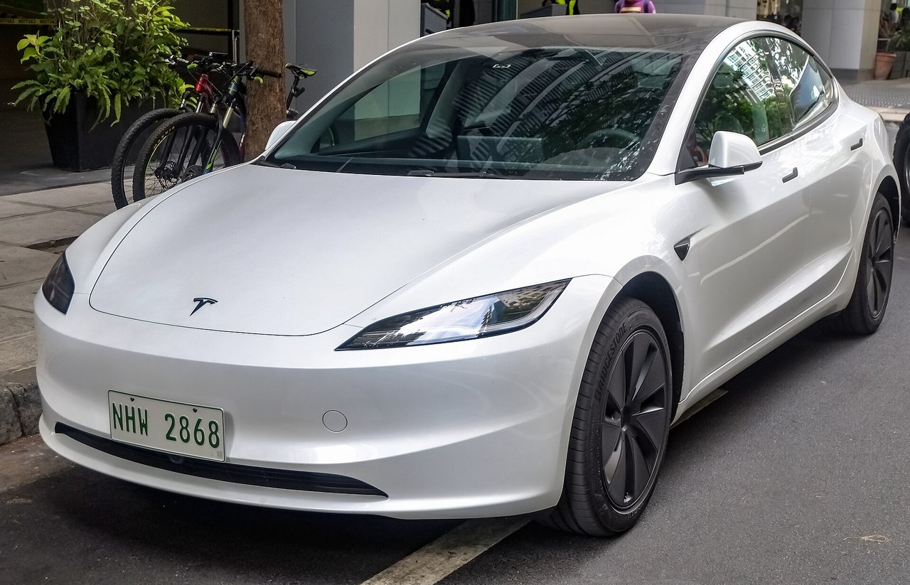 2025 Tesla Model 3 RWD